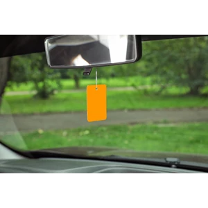 Pewangi mobil gantung