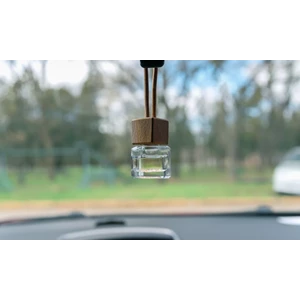 Pewangi mobil gantung
